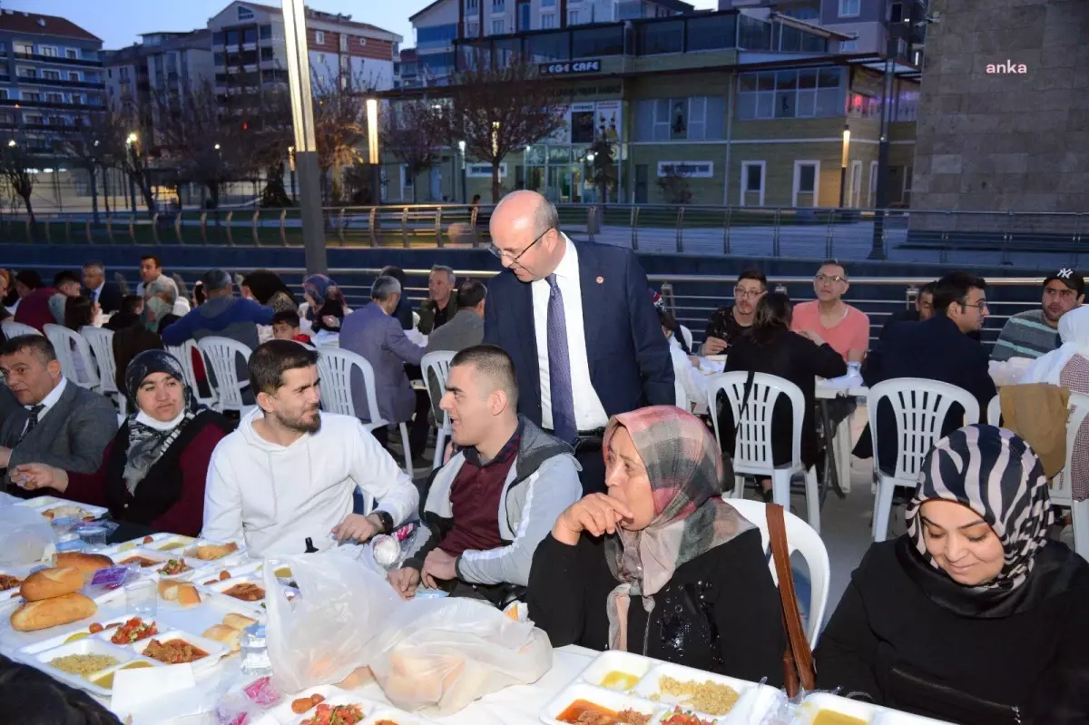 Kırşehir Belediye Başkanı Ekicioğlu, Sabriye Hasan Kılıç Engelsiz Yaşam Merkezi\'nde İftar Programına Katıldı