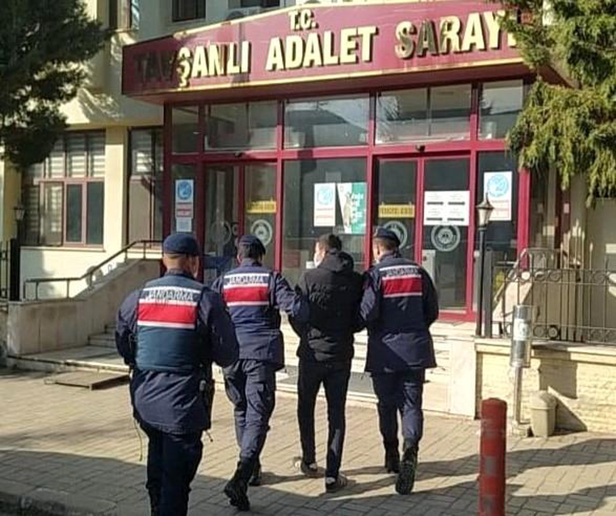 Kütahya\'da hırsızlık suçundan aranan zanlı yakalandı