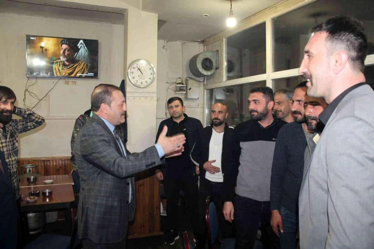 MHP il Başkanı Karataş iftar sonrası Şükrü Paşa\'da esnaf ve vatandaşlarla bir araya geldi