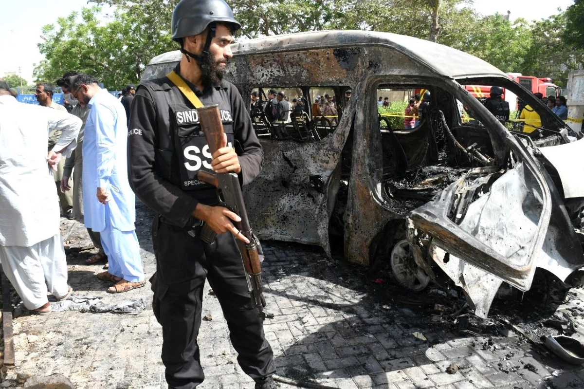 Pakistan\'da minibüste patlama: 4 ölü, 3 yaralı