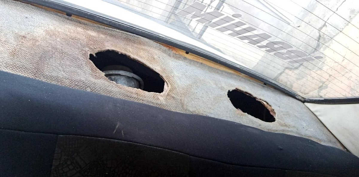 Park halindeki otomobilin ses sistemleri çalındı