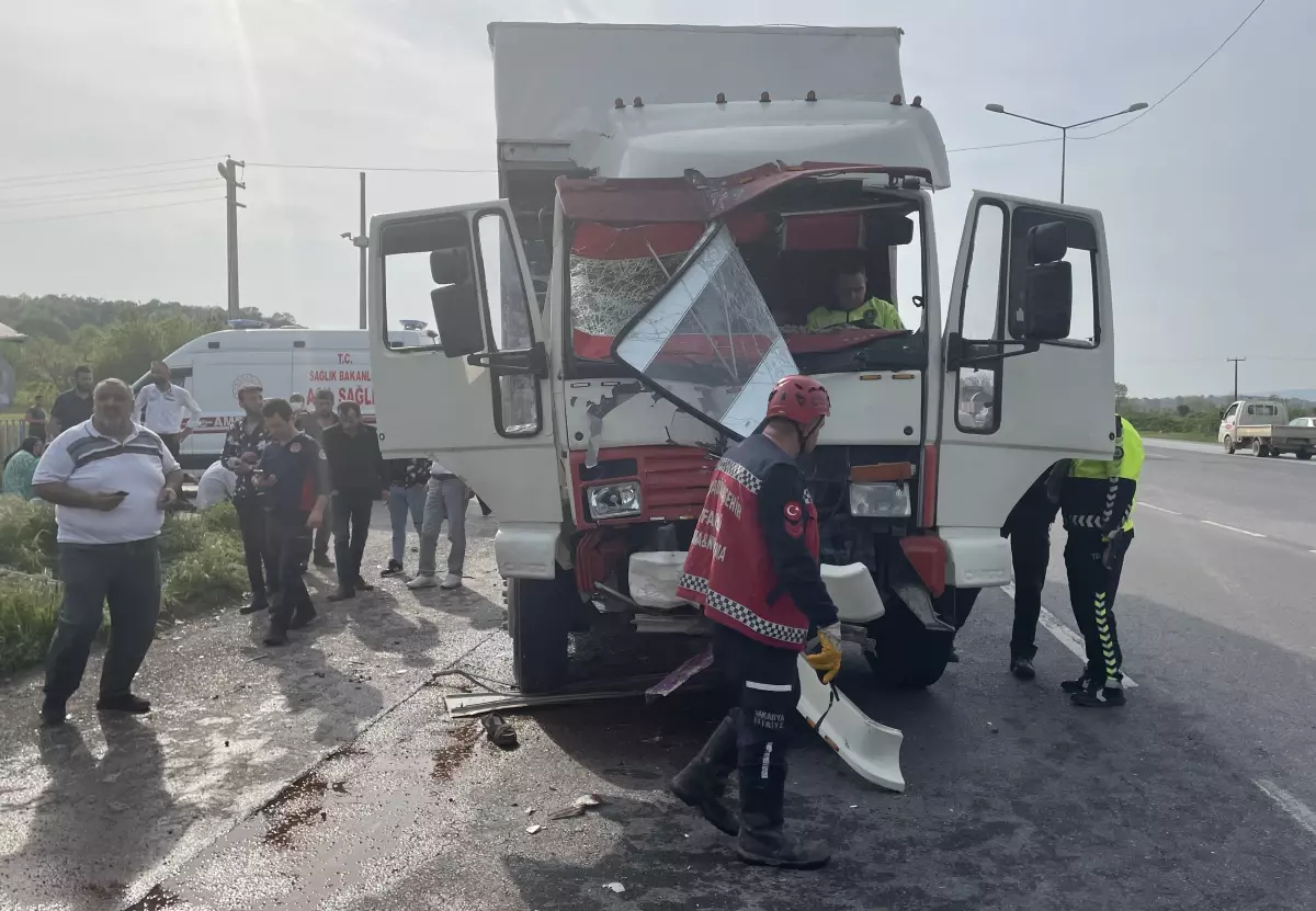 Sakarya\'da trafik kazasında yaralanan kişi yaşam mücadelesini kaybetti