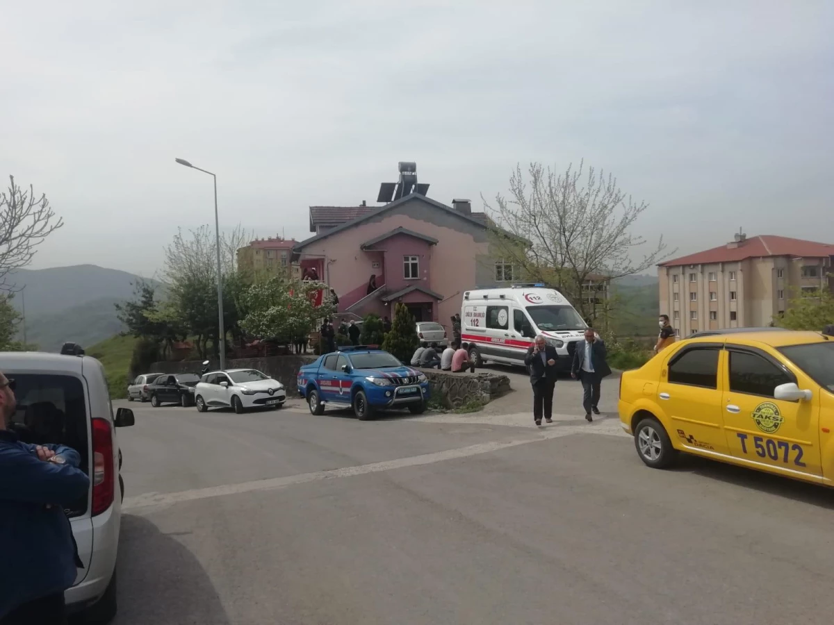 Son dakika haberleri: ZONGULDAK - Şehit piyade sözleşmeli er Korkmaz\'ın Zonguldak\'taki ailesine şehadet haberi verildi