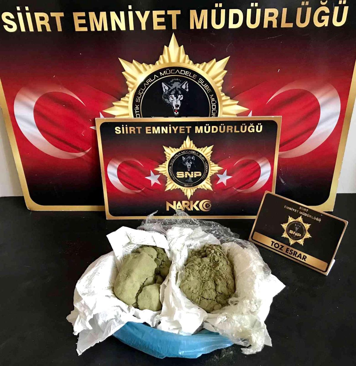Siirt\'te şüpheli çocuğun üzerinde yarım kilo toz esrar yakalandı