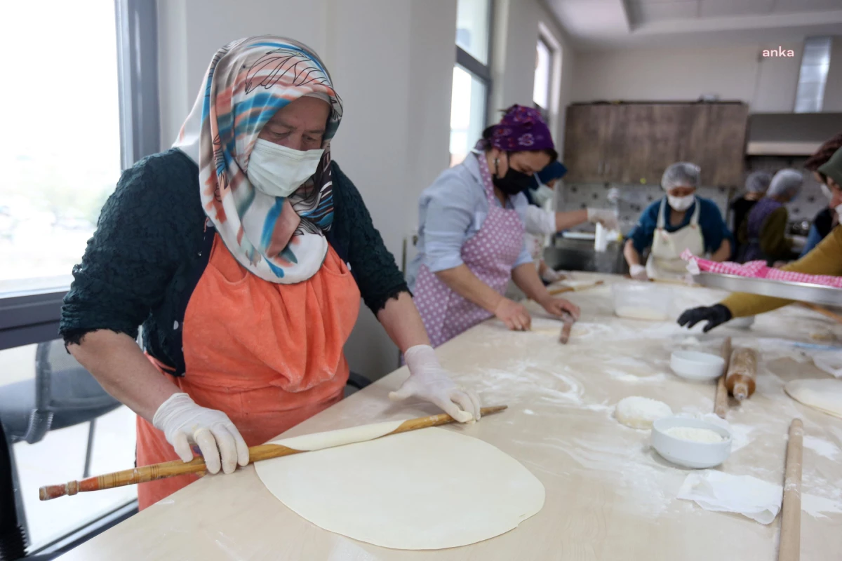 Yenimahalle Belediyesi Yemek Kursu Öğrencilerinden Bayram İkramlıkları