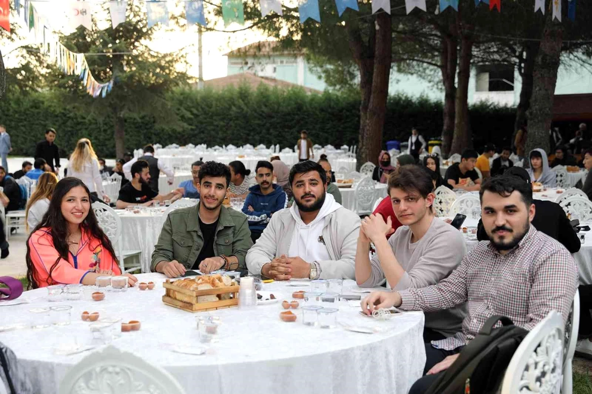 78 ülkeden bine yakın uluslararası öğrenci iftarda buluştu