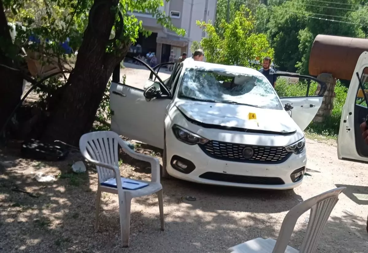 Son dakika haber... Antalya\'da kavgada 3 kişi silahla 1 kişi de darbedilerek yaralandı