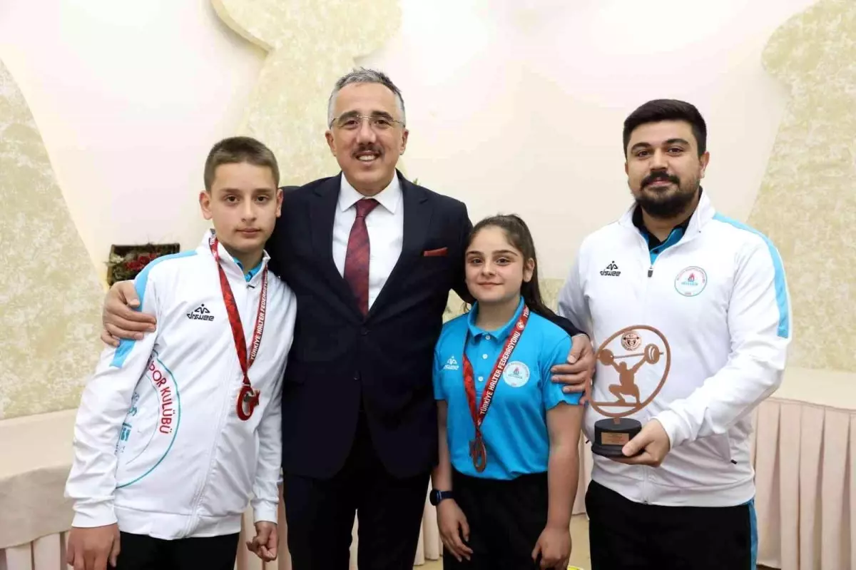 Başkan Savran, genç sporcular ile iftar yaptı