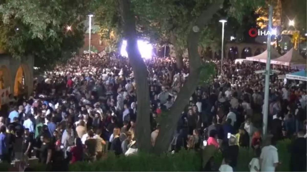 Binler Kadir Gecesinde Balıklıgöl\'e akın etti