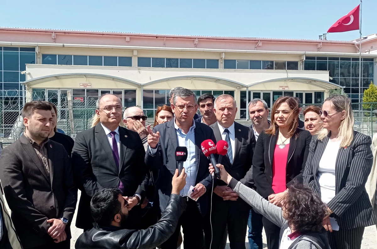 CHP Grup Başkanvekili Özel, Osman Kavala\'yı cezaevinde ziyaret etti