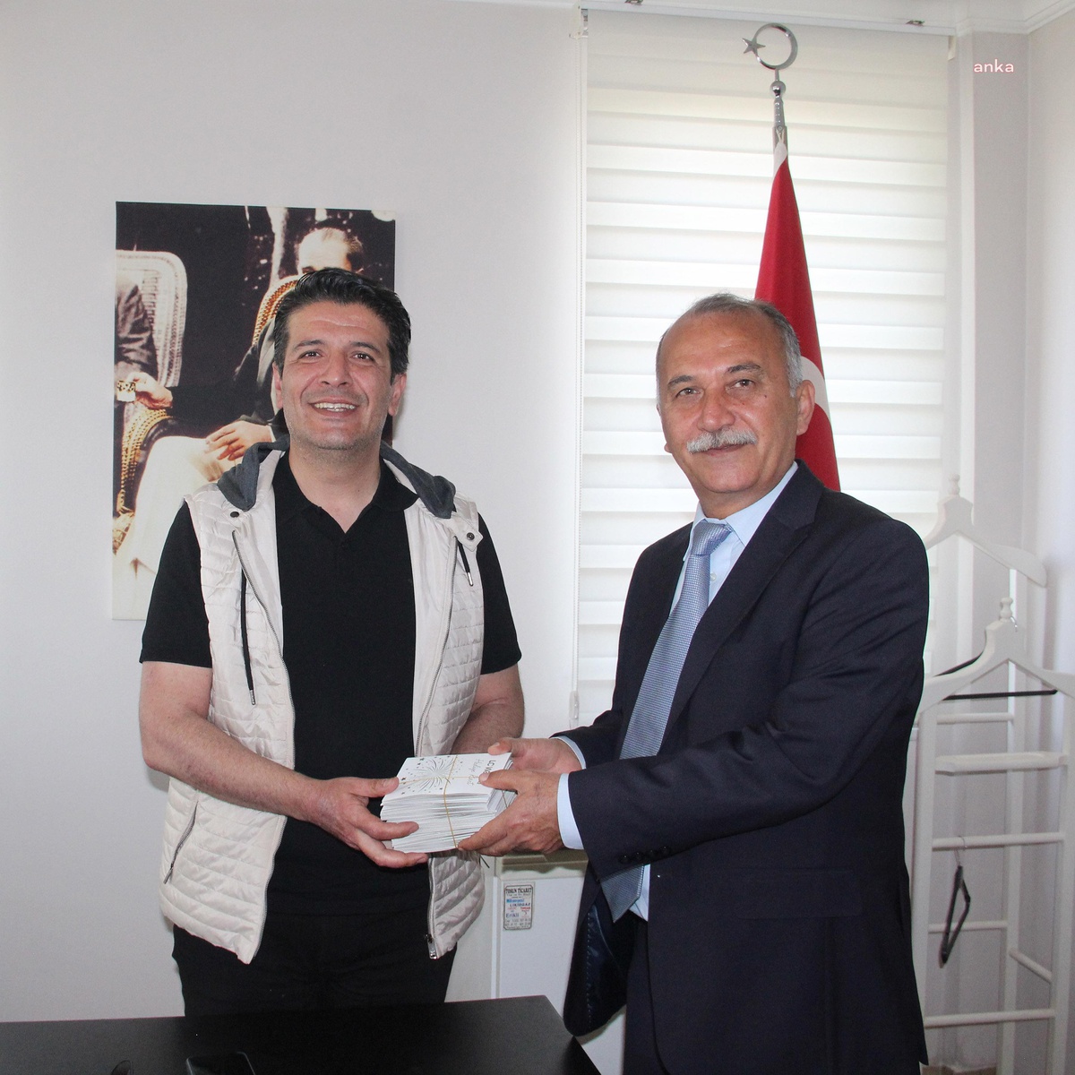 Döşemealtı Belediyesi\'nden Koruma Altındaki Çocuklara Bayram Hediyesi