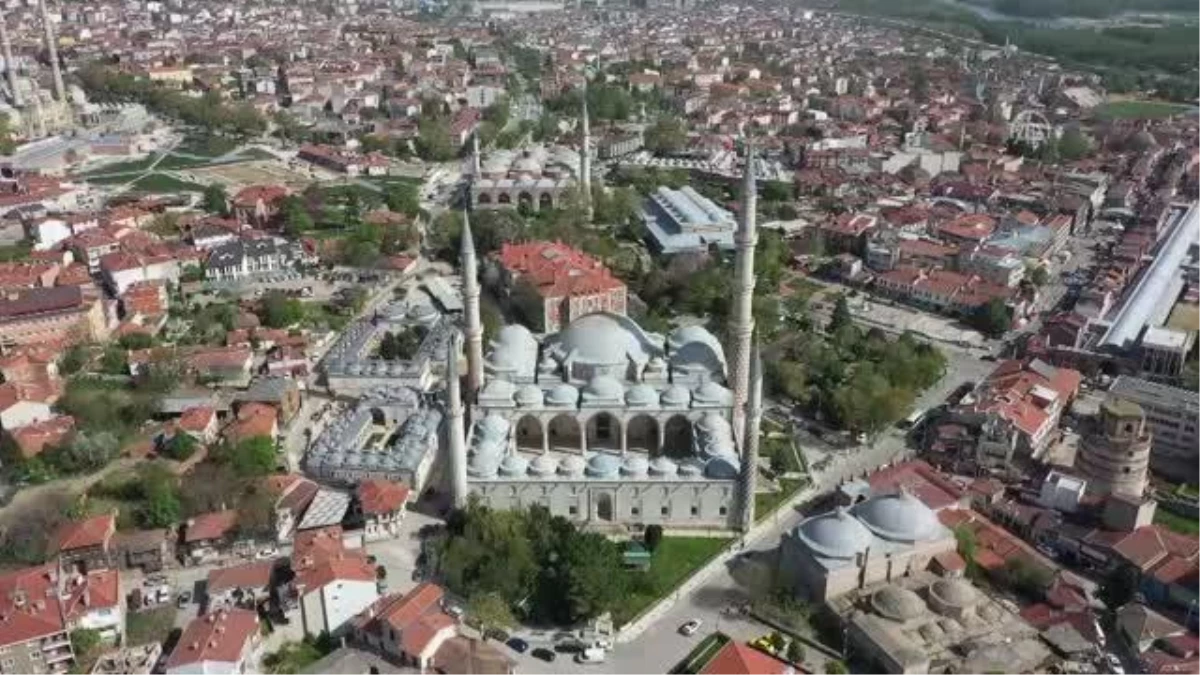 Edirne\'deki Üç Şerefeli Camisi farklı yapısıyla ön plana çıkıyor