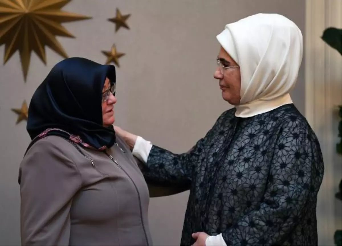 Emine Erdoğan, evde yaşlı ve engelli birey bakımı yapan ailelerle iftarda buluştu