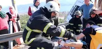 Freni tutmayan çekici, üzerindeki iş makinesiyle birlikte devrildi