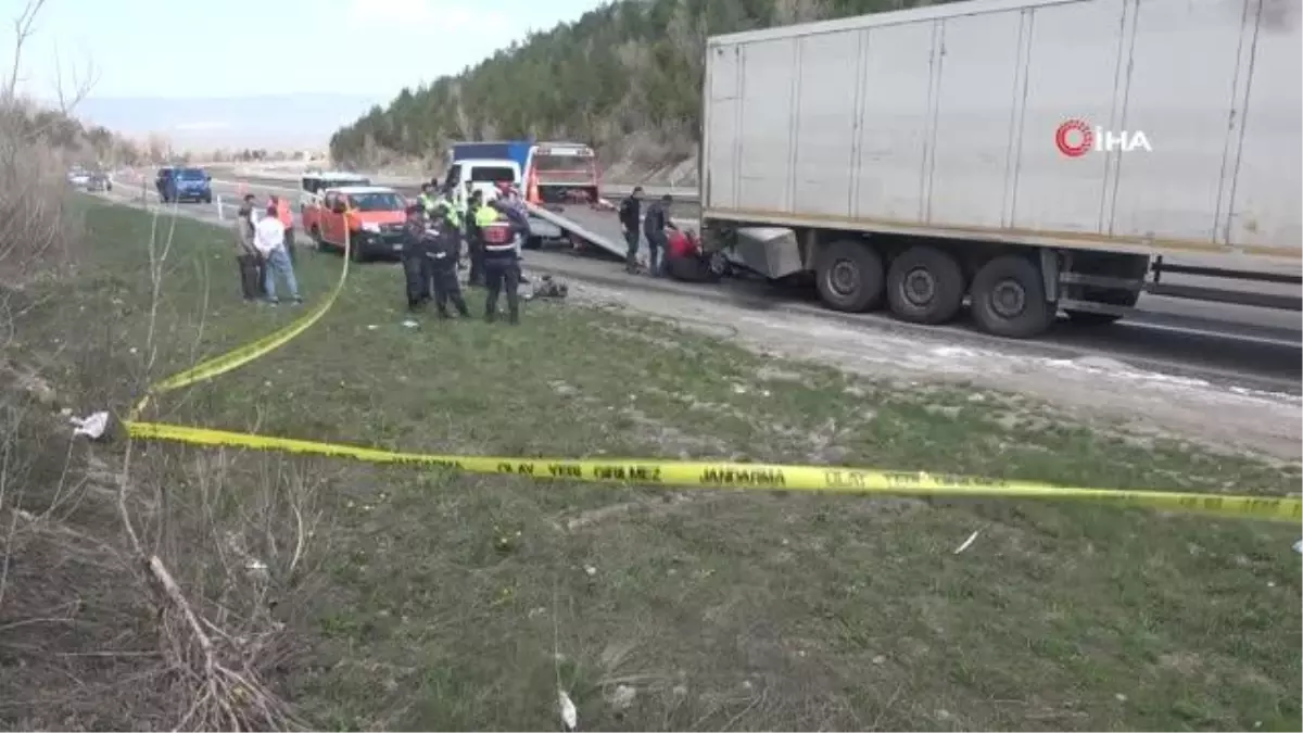 Son dakika haberleri! Hafif ticari araç tıra arkadan çarptı: 1 ölü, 1 yaralı