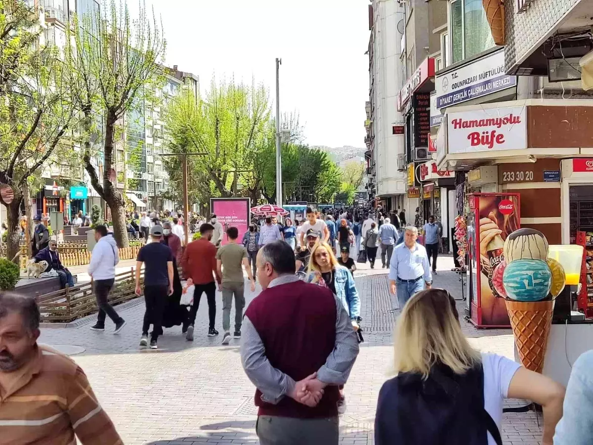 Hamamyolu Caddesi\'nde bayram yoğunluğu başladı