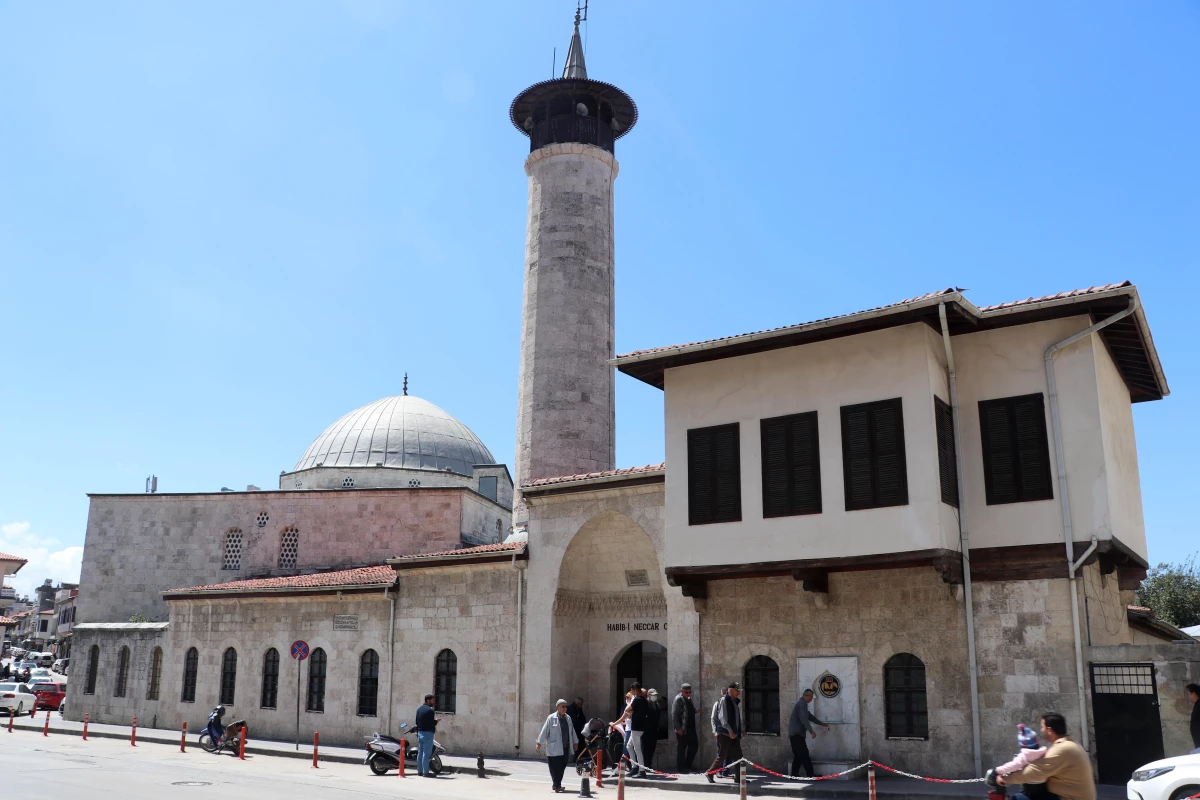 Hatay\'da ramazan maneviyatı Habib-i Neccar Camisi\'nde yaşanıyor