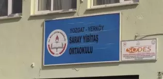 Jandarma köy okulu öğrencilerini bayramlık hediyelerle sevindirdi