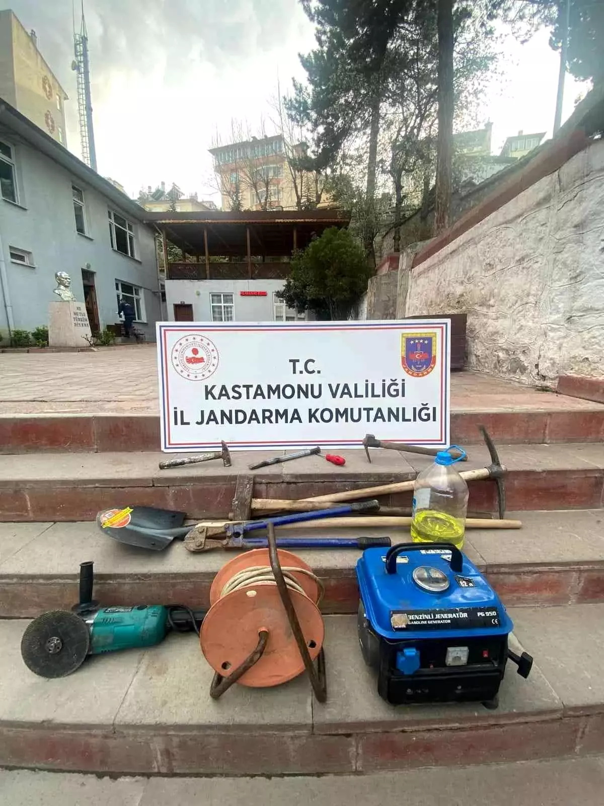 Son dakika haberleri | Kapalı maden ocağındaki demirleri çalarken yakalandılar: 3 gözaltı