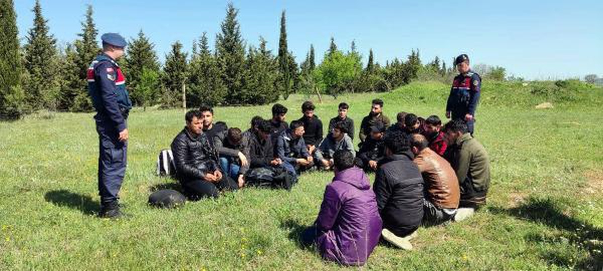 Son dakika: KIRKLARELİ\'DE 156 KAÇAK GÖÇMEN YAKALANDI; 6 ORGANİZATÖRE TUTUKLAMA
