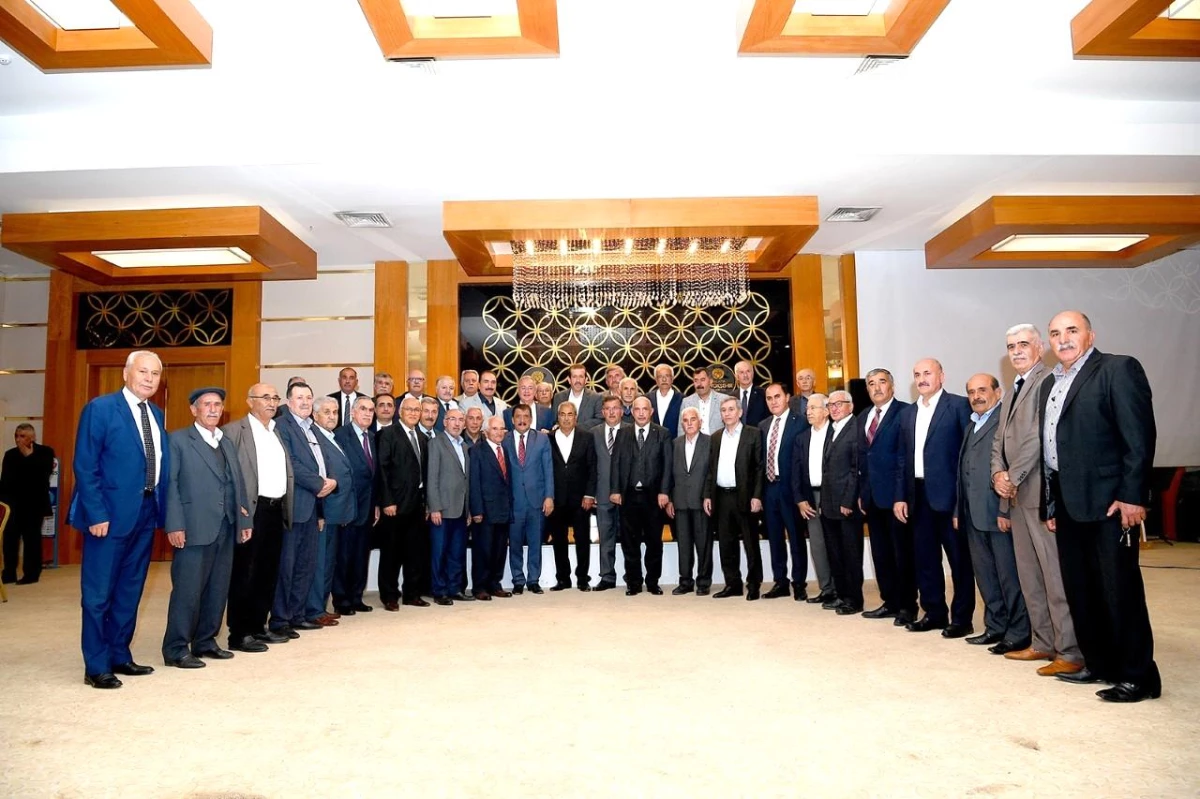 Malatya\'da eski ve yeni belediye başkanları iftar sofrasında buluştu