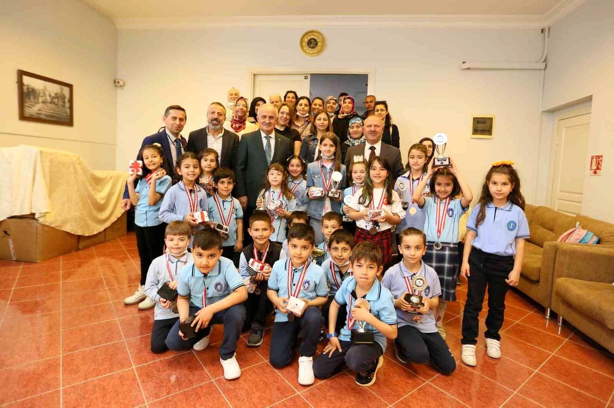 Öğrencilerden Başkan Aygün'e teşekkür