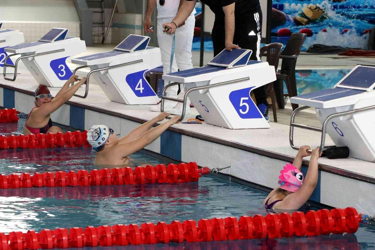 Özel Sporcular Yüzme Yarışmaları başladı