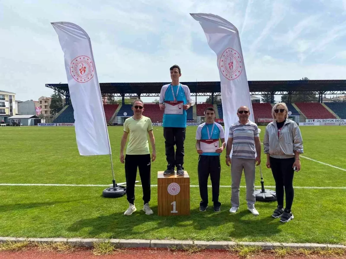 Özel sporculara madalyaları takdim edildi