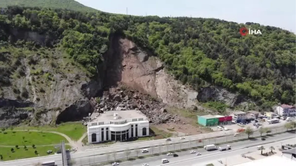 Samsun\'da heyelan: Dağ akıp geldi