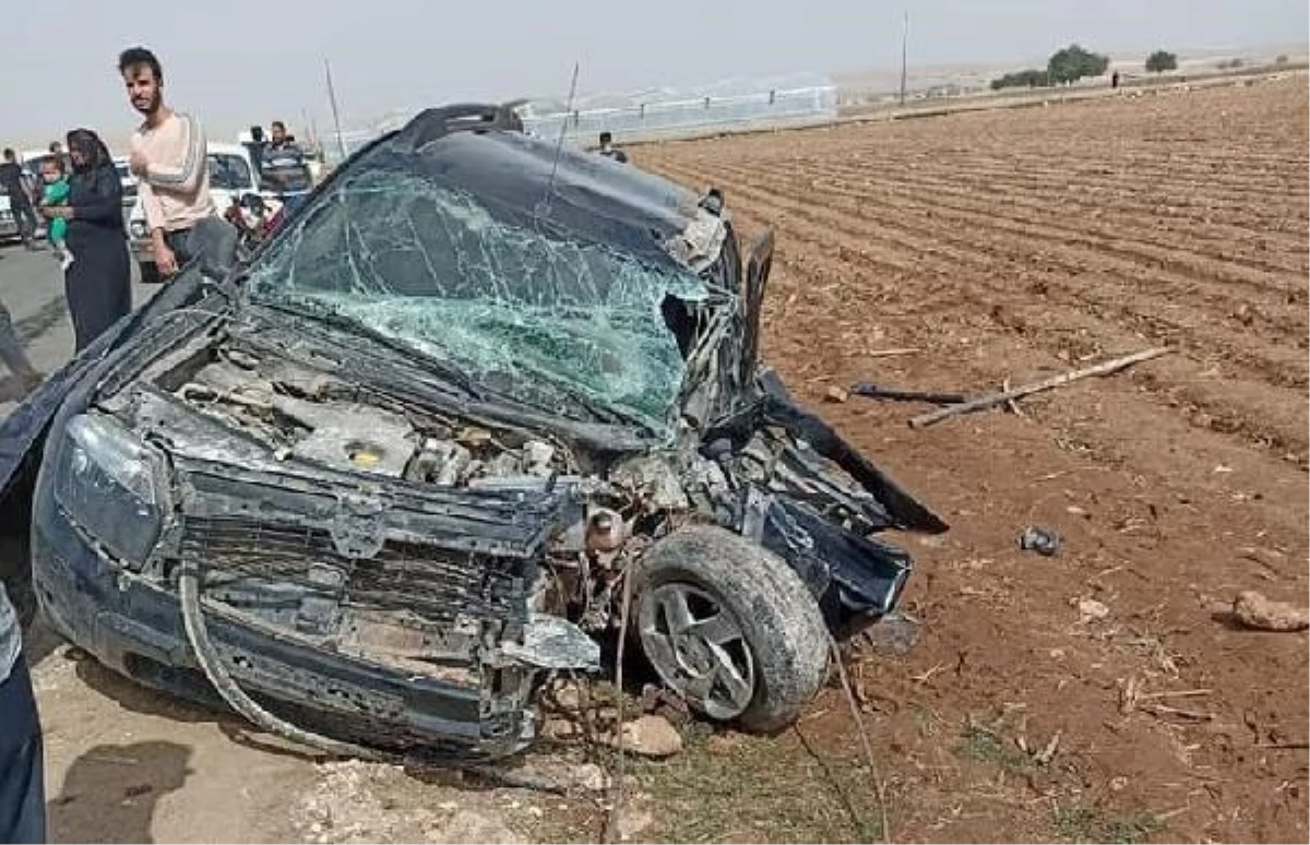 Şanlıurfa\'da devrilen otomobilin sürücüsü öldü, 3 akrabası yaralı