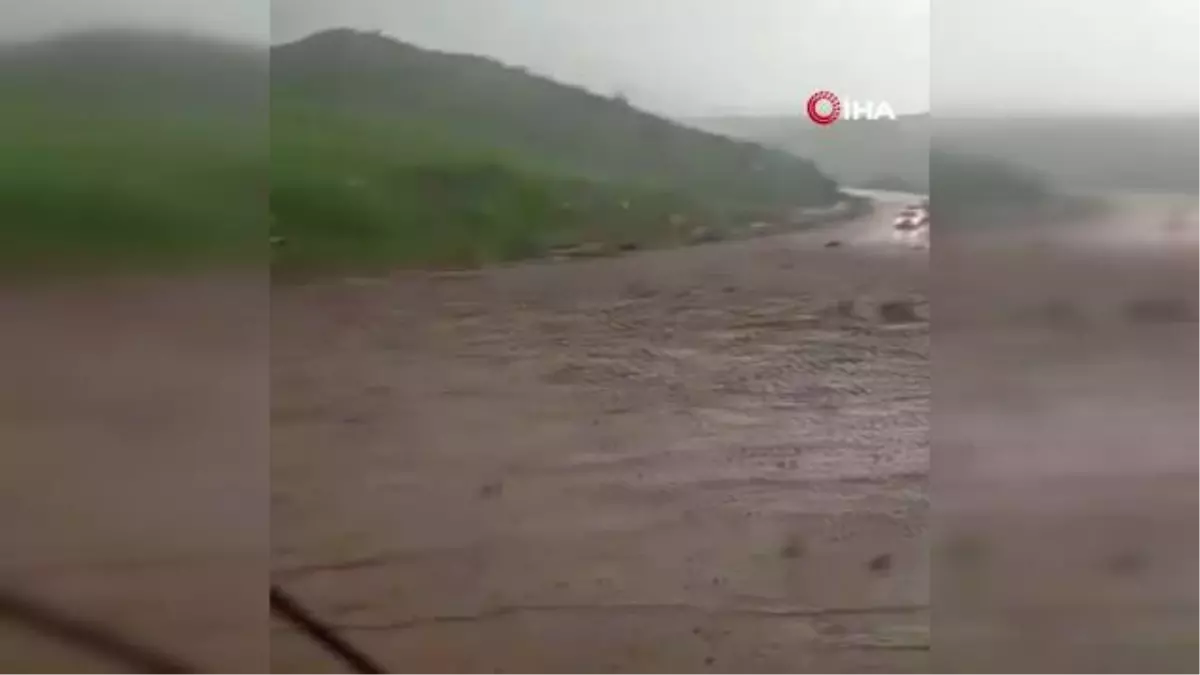 Son dakika 3. sayfa: Siirt\'te yağışlar sele neden oldu, yol trafiğe kapandı