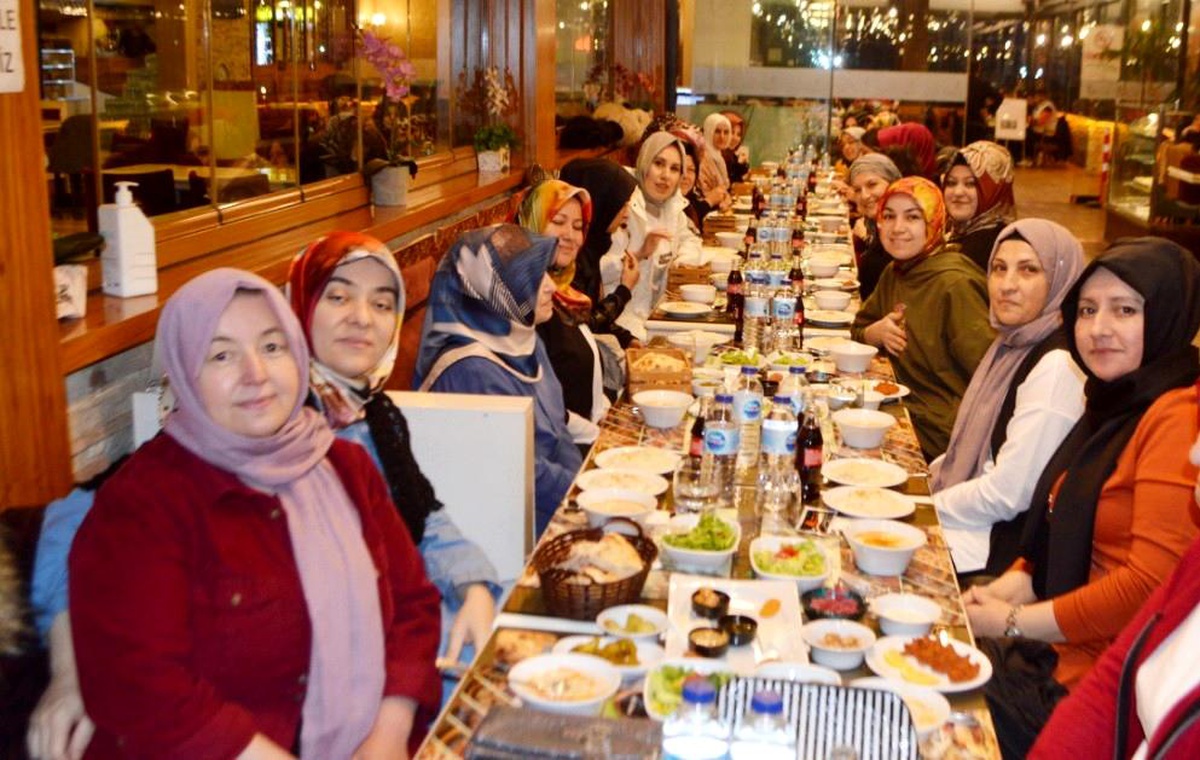 Tekstil firması çalışanları iftarda buluştu