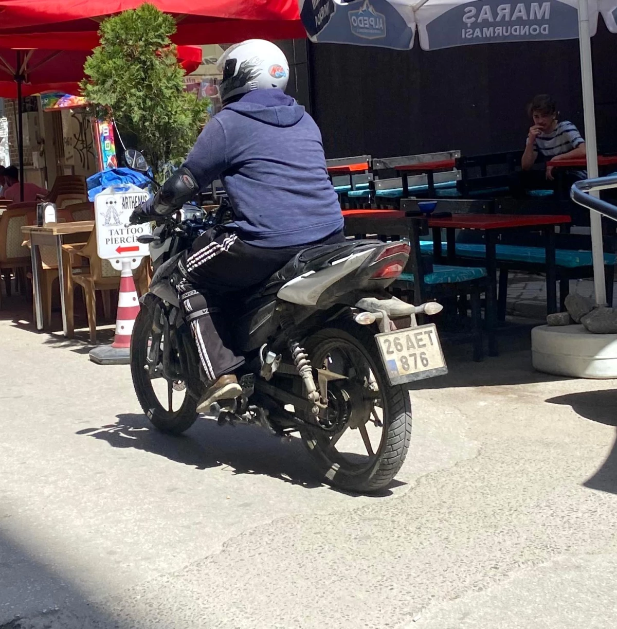 Trafiğe kapalı alanlarda kullanılan motosikletler tehlike saçıyor