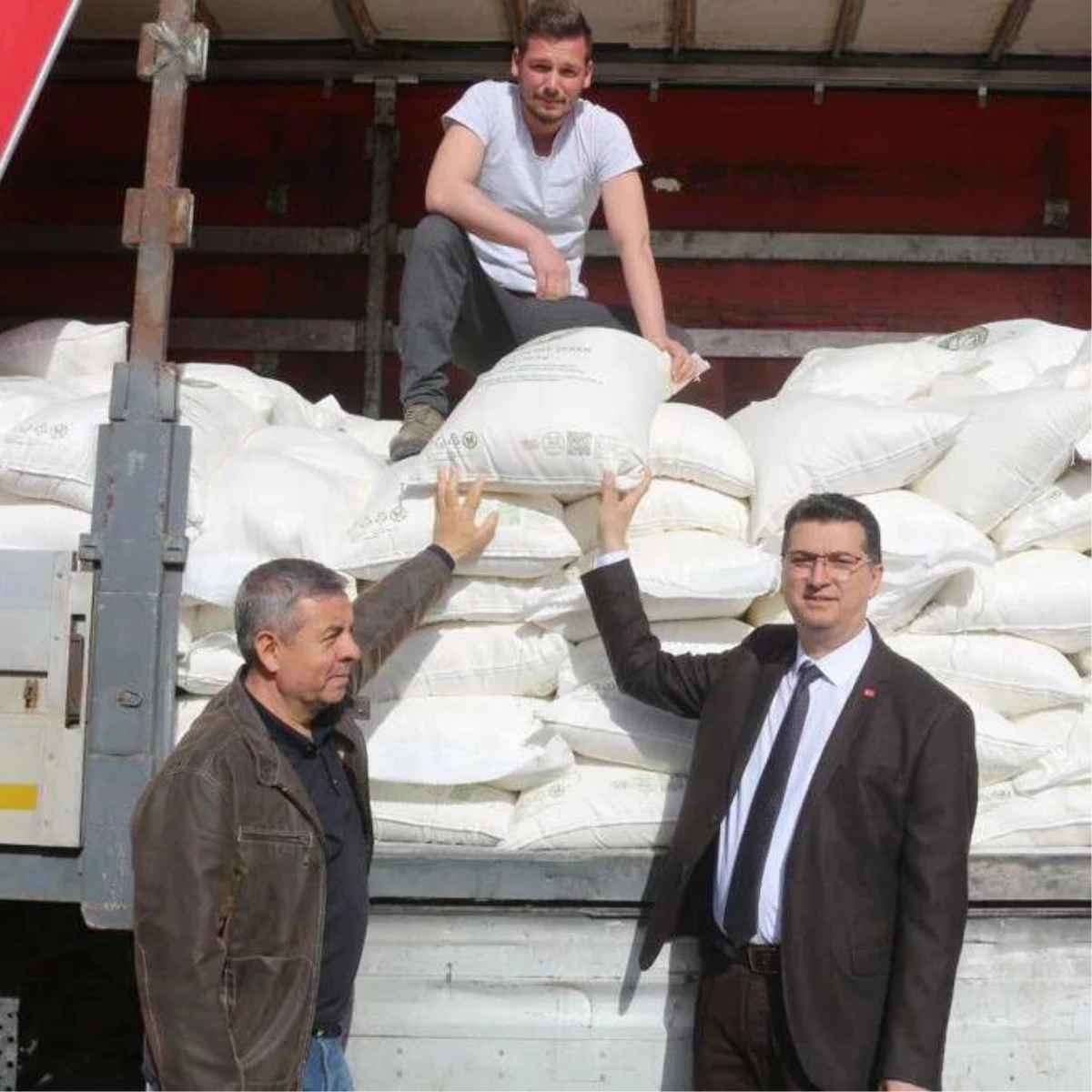 TÜRKŞEKER\'den Kırklareli\'ndeki arıcılara indirimli 108 ton şeker desteği