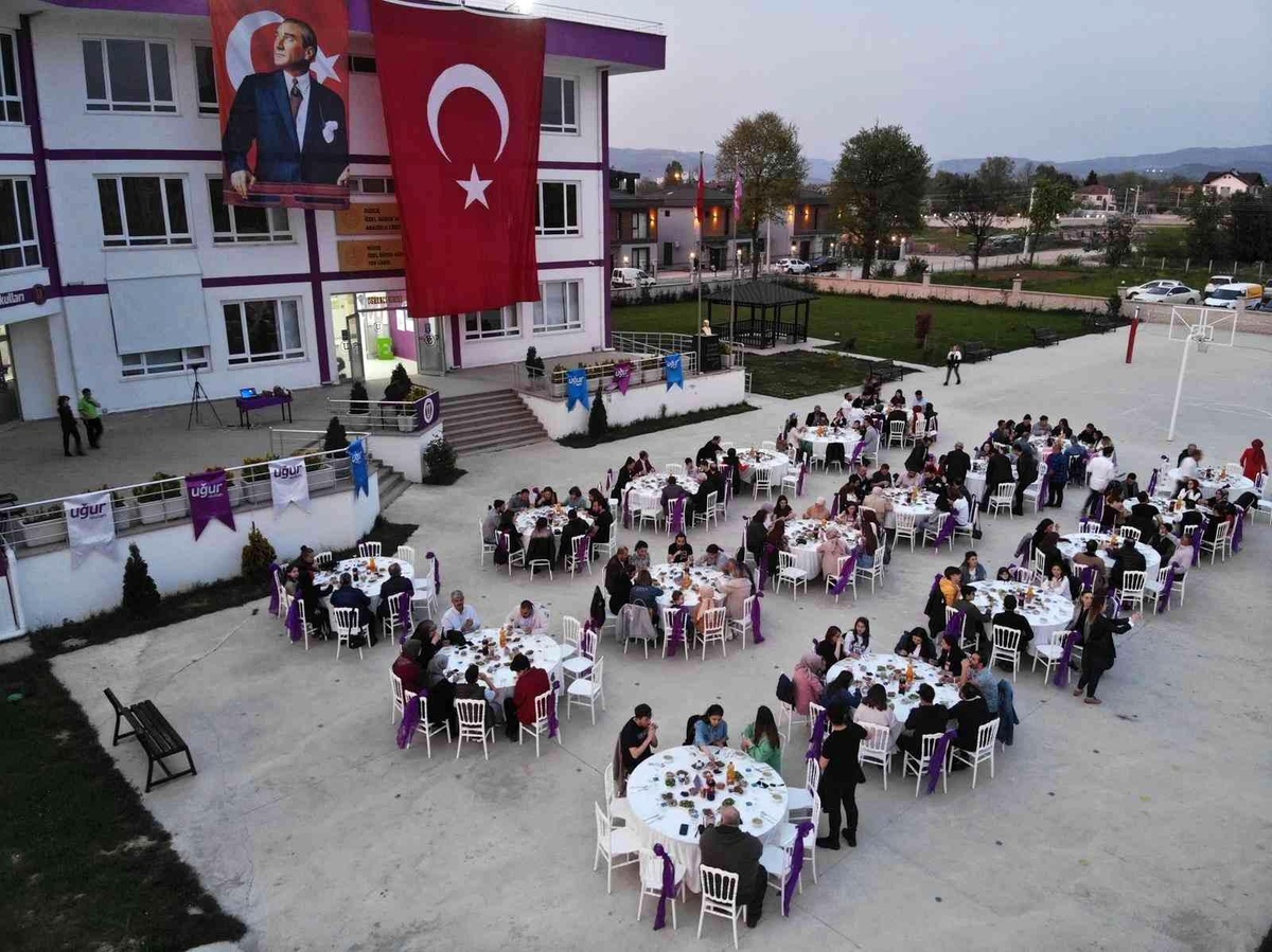 Uğurlu aileler, öğretmenler ve yöneticilerle buluştu