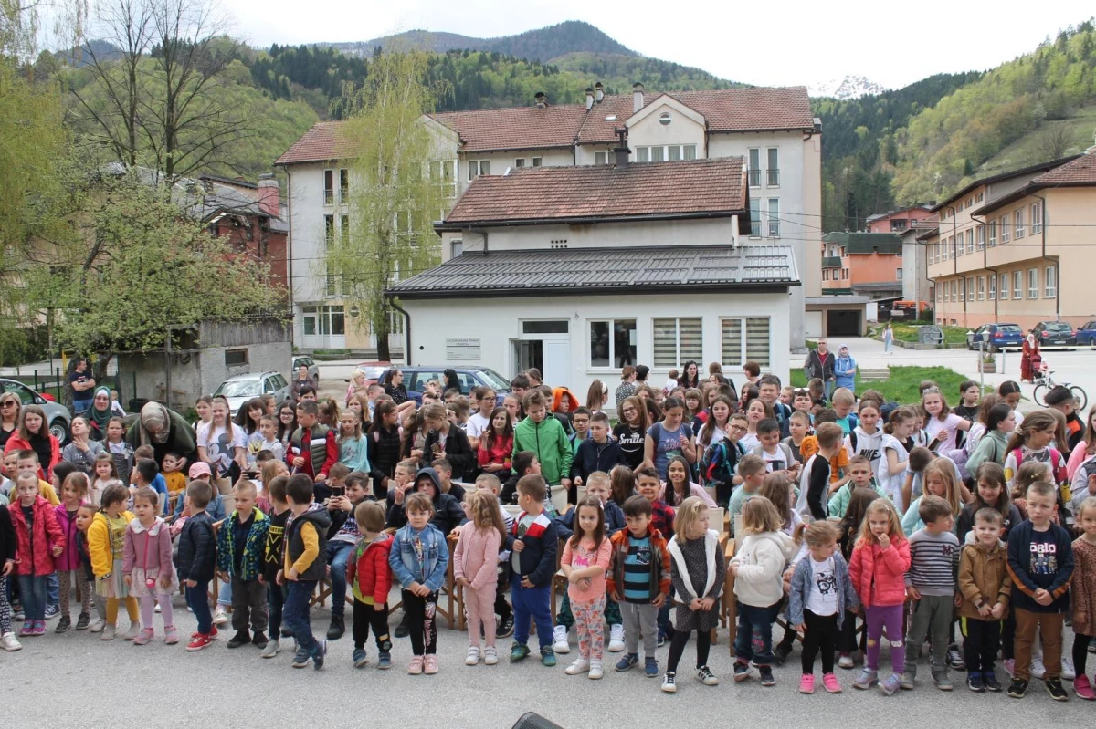 YEE, Bosna\'da "Çocuklarla Masal ve Müzik" programı düzenledi