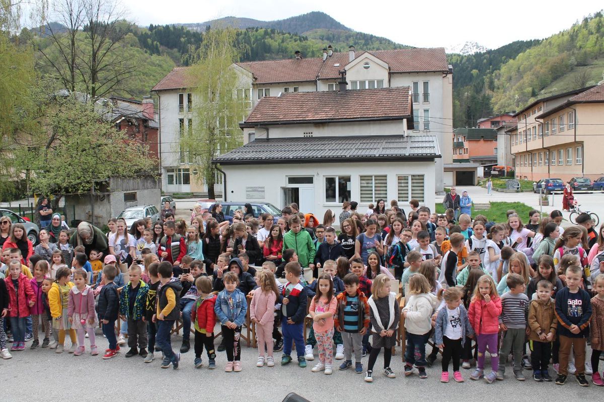 YEE, Bosna\'da "Çocuklarla Masal ve Müzik" programı düzenledi