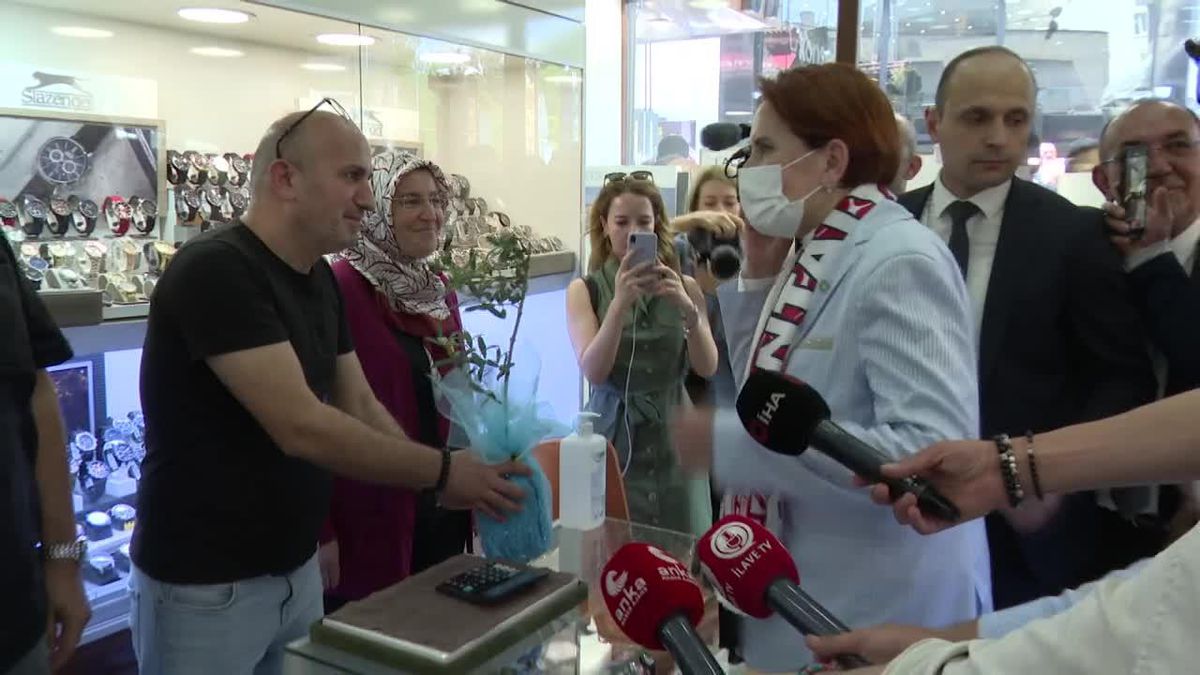 Akşener'e Derdini Anlatırken Gözyaşlarını Tutamayan Döner Ustası: 'Ocağın Karşısında Çalışıyorum, Emekli Maaşım Yetmiyor'