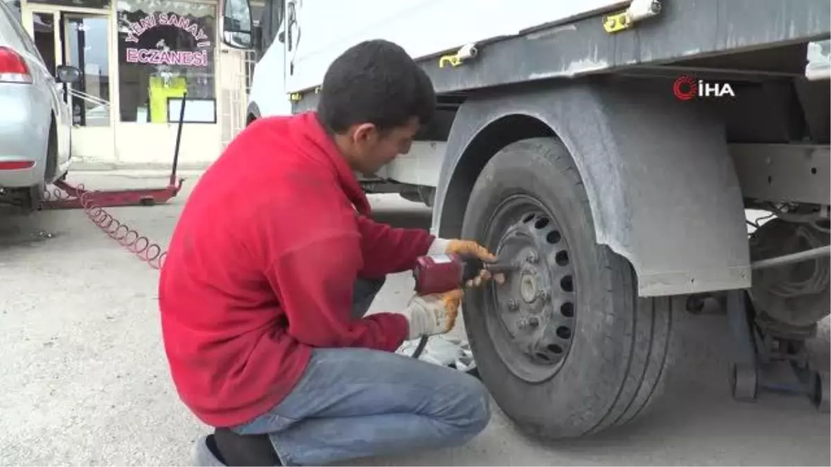 Bayram öncesi vatandaşlar lastikçilere akın etti