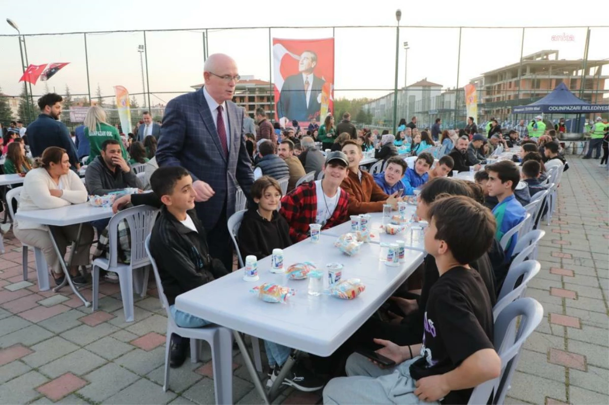 Belediye Başkanı Kurt, Odunpazarı Spor Kulübü Sporcuları ile İftar Yemeğinde Buluştu