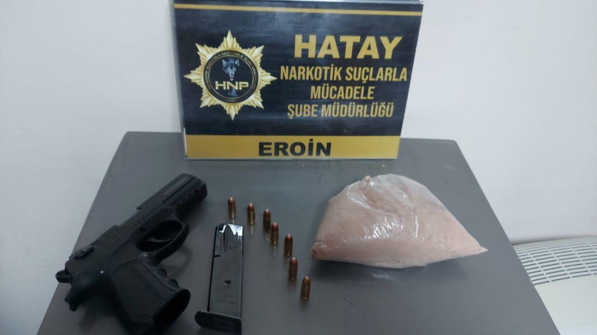 Son Dakika | Hatay\'da silah ve eroin bulunan araçtaki 4 zanlıdan 1\'i tutuklandı