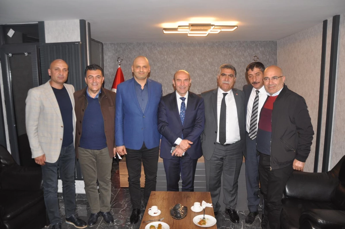 İzmir Büyükşehir Belediye Başkanı Soyer, Kars\'ta partililerle bir araya geldi