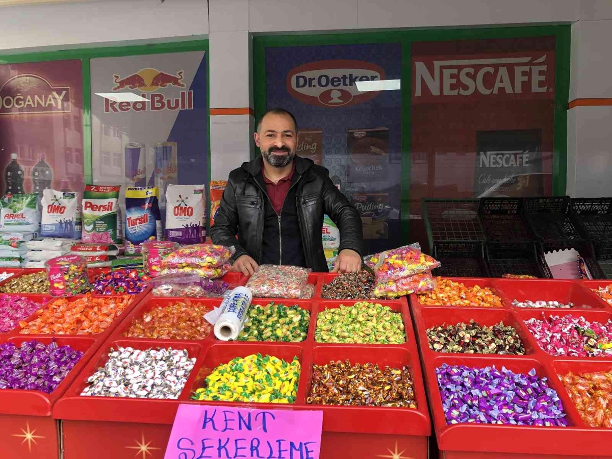 Kars\'ta bayram şekerleri tezgahlarda yerini aldı