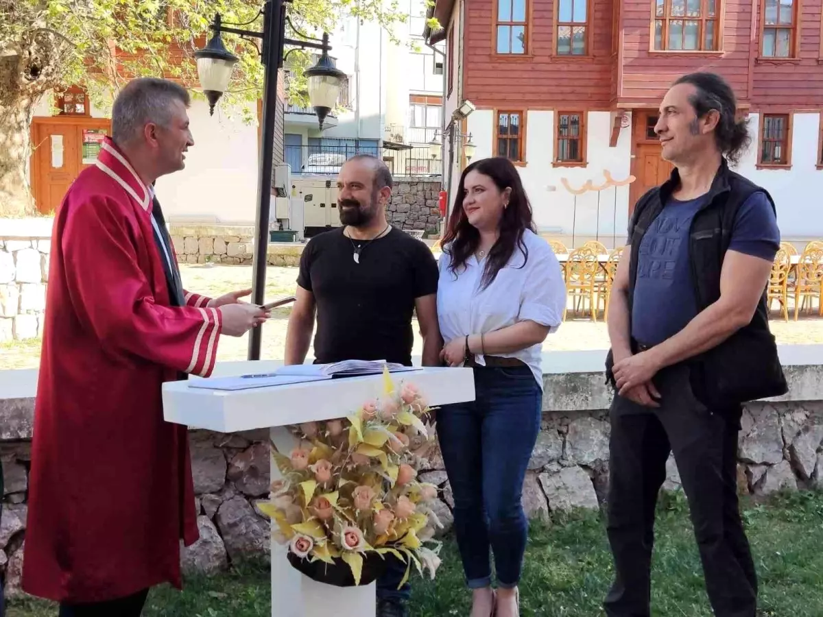 Kıraç\'ın şahitliğini yaptığı devlet sanatçısı Gölcük\'te dünya evine girdi