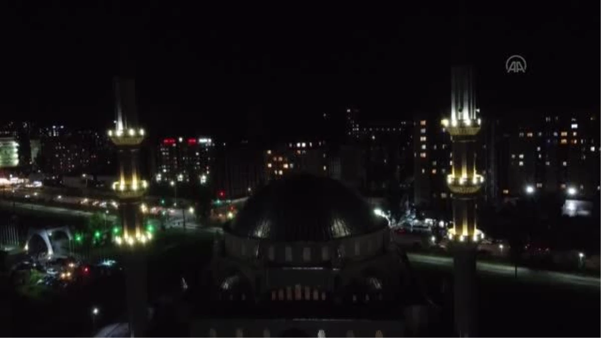Kırgızistan\'da Kadir Gecesi\'nde camiler doldu