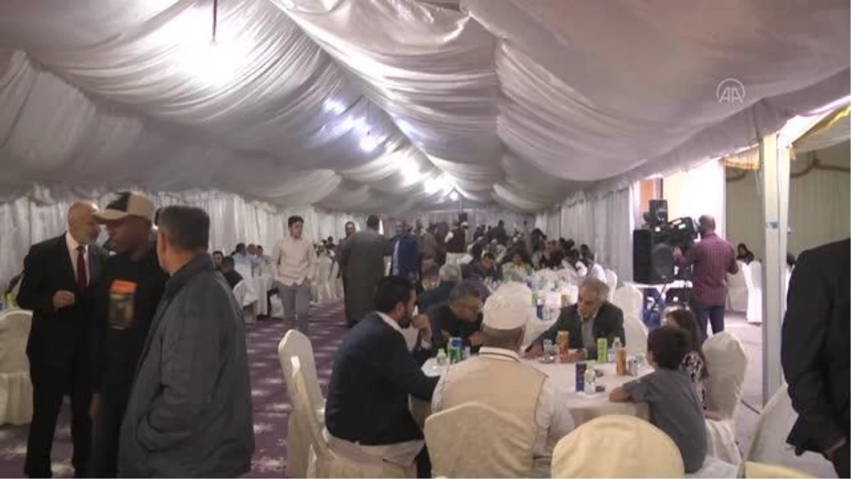 Libya\'da yerlerinden edilen 1000\'e yakın Libyalı, TİKA\'nın iftar programında bir araya geldi