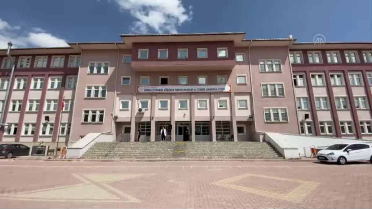 Meslek liseliler yaptıkları pidelerle ihtiyaç sahiplerinin yüzünü güldürüyor