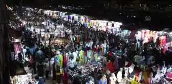 Pakistan'ın Karaçi kentinde ramazan bayramı alışverişi