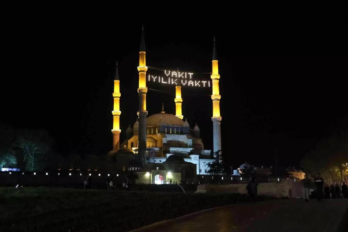 Son dakika haber! Selimiye Camii\'nde 2 yıl aradan sonra Kadir Gecesi yoğunluğu