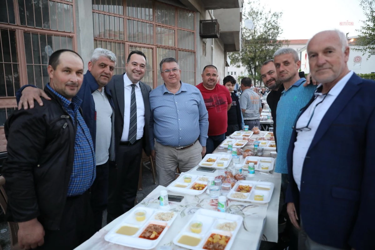 Şeyhisa ve Reşatbey Mahalleleri, Akhisar Belediyesi\'nin İftar Sofralarında Buluştu